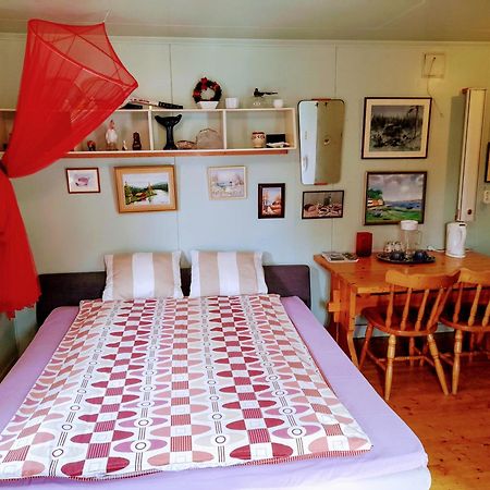 Summer Bedroom, Outside Toilet, Shower, Kitchen. 120 M From Sandbach. Bräcke Εξωτερικό φωτογραφία