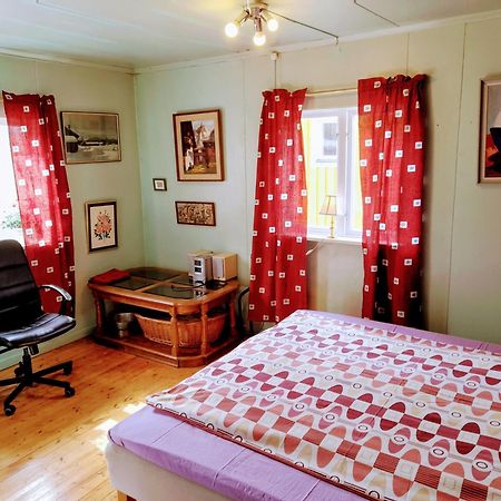Summer Bedroom, Outside Toilet, Shower, Kitchen. 120 M From Sandbach. Bräcke Εξωτερικό φωτογραφία
