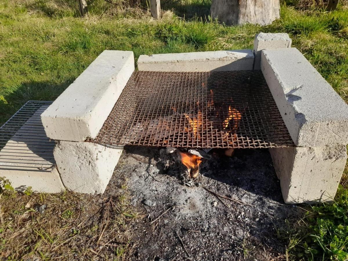 Summer Bedroom, Outside Toilet, Shower, Kitchen. 120 M From Sandbach. Bräcke Εξωτερικό φωτογραφία